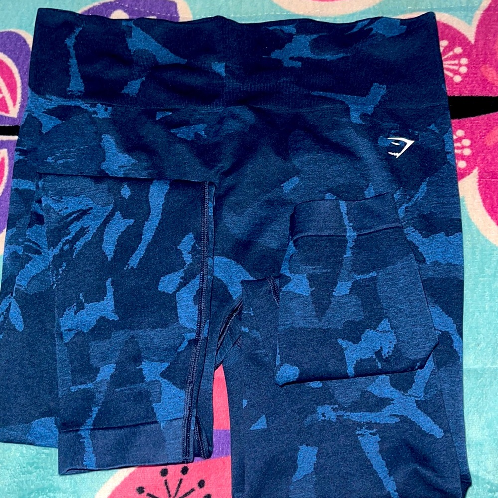 Gymshark leggings that don’t fit me. Got them as a gift but wrong size.